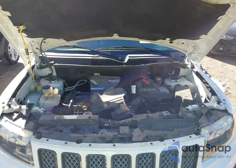 2017 Jeep Compass Latitude Fwd z USA, uszkodzony, nr VIN 1C4NJCEA6HD147367